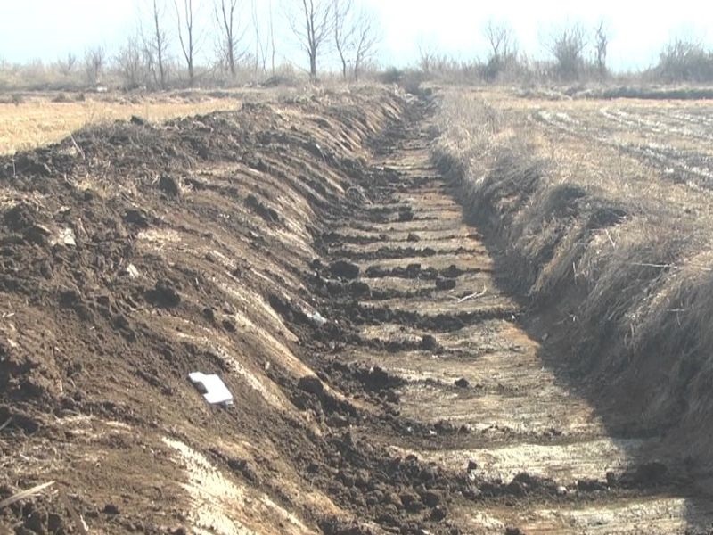 Чистење канали и вади во Општина Зрновци