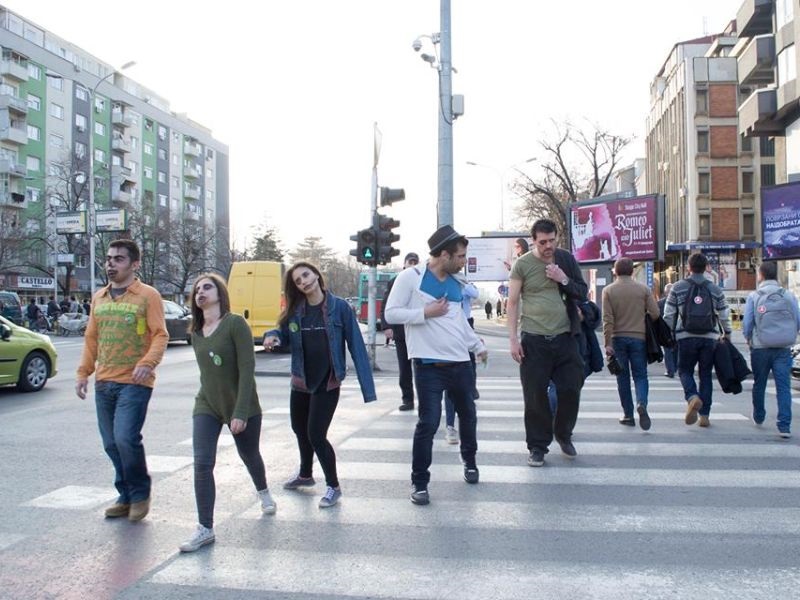 Гоу Грин порачаа да се излезе од кола