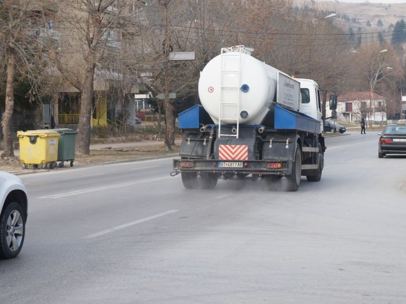 И во Битола се прскаат улиците со калциум магнезиум ацетат