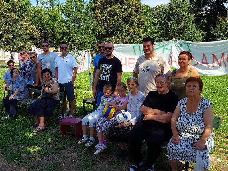  Граѓаните пак стојат пред багерите во паркот во Тафталиџе