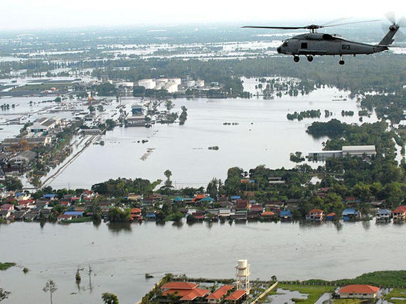 Најмалку 14 мртви во поплавите во Тајланд 