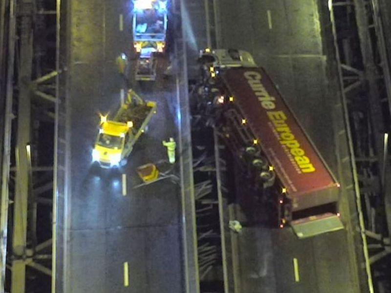 Силен ветер корнеше дрвја и ја прекина струјата во Шкотска и во северна Англија 