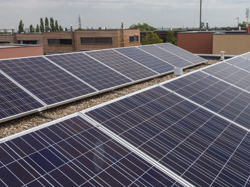 „Тесла“ и „Панасоник“ се договориле за заеднички бизнис со соларни батерии